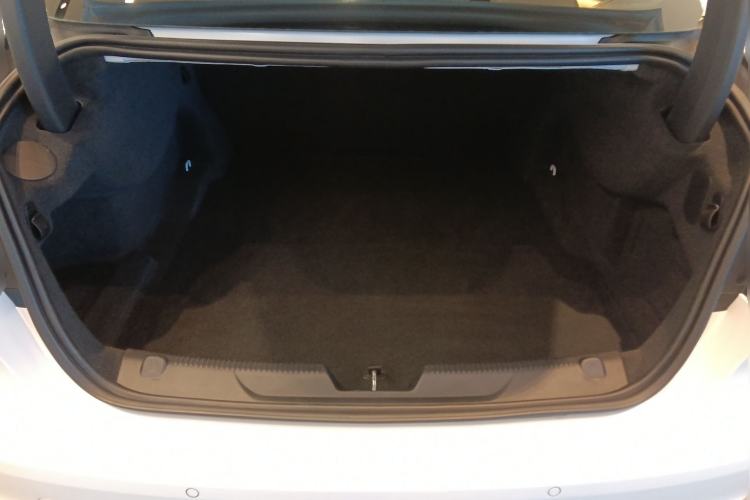 Used Jaguar XE 2015 2.0T 240 PS R-Sport Trunk