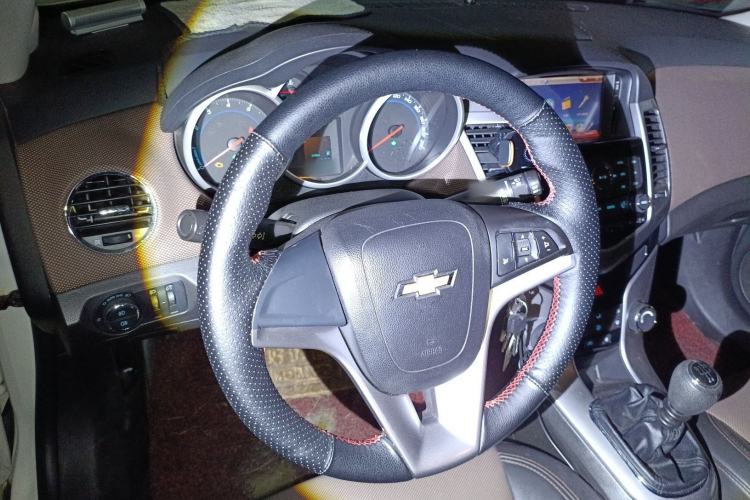 Used Chevrolet Cruze 2013 Hatchback 1.6L Manual Luxury Model
