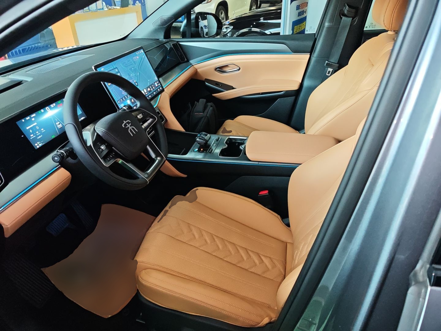 المقاعد الأمامية داخل السيارة