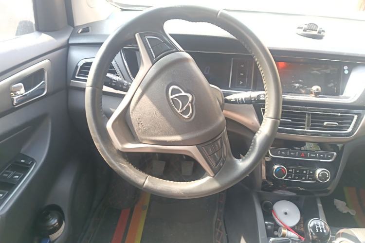 Used CHANGAN KAICHENG Oushang A600 2016 1.5L Manual Luxury 7-Seater Steering Wheel