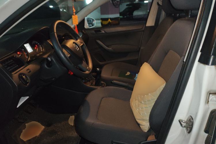 Used Skoda Rapid Spaceback 2016 Revised Version 1.6L Manual Front-Drive Edition Left Front Seat