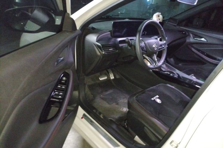 Used Buick Verano 2023 Pro GS Hunter Wind Edition Driver Seat