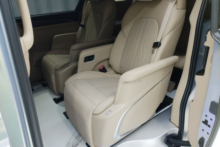 Used Buick GL8 New Energy 2025 Lu Shang Luxury Edition 7-Seater
