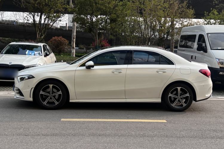 Used Mercedes-Benz A-Class 2022 Revised Version A 200 L Sport Sedan Fashionable Style Exterior 3