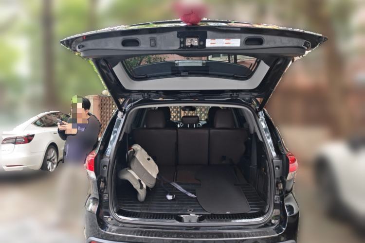 Used Toyota Highlander 2018 2.0T Four-Wheel Drive Prestige Version 7 Seats China V Emission Standard Trunk