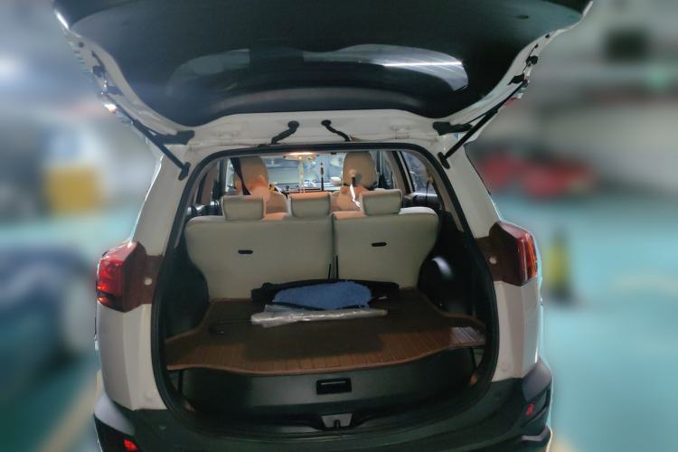 Used Toyota RAV4 2015 2.0L CVT Two-Wheel Drive Fashion Edition Trunk