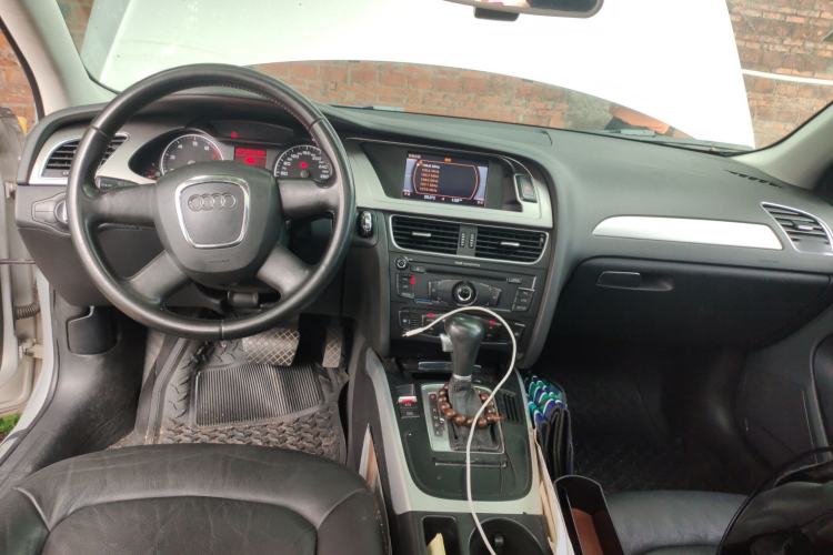 Used Audi A4L 2011 2.0 TFSI Standard Model Center Console