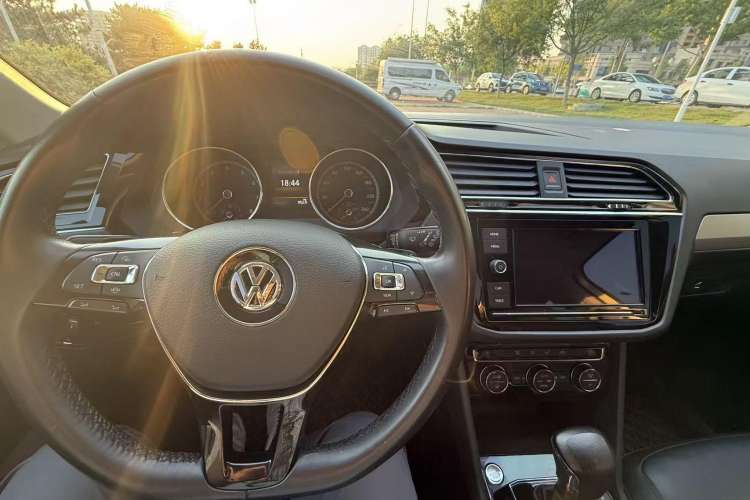 Used Volkswagen Tiguan L 2019 330TSI Automatic Two-Wheel Drive Panoramic Comfort Edition China VI Standard
