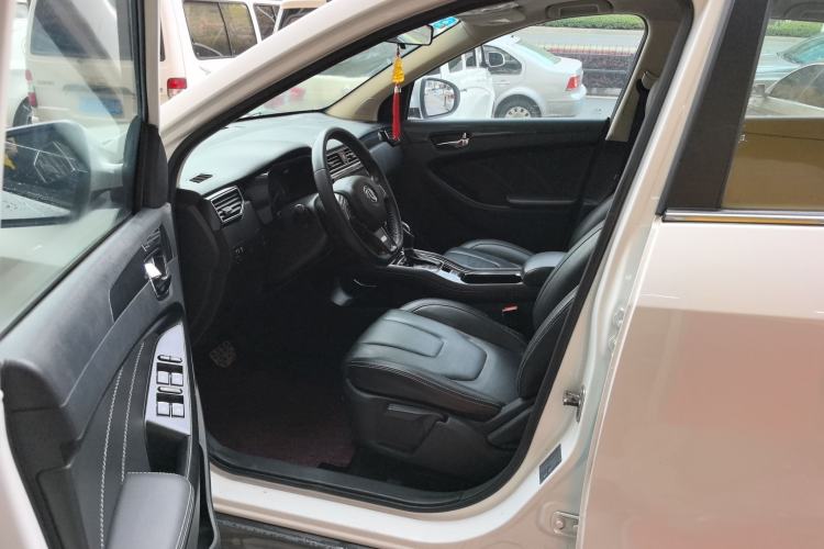 Used Dongfeng Fengon 580 2017 1.5T CVT Luxury Model Interior 4