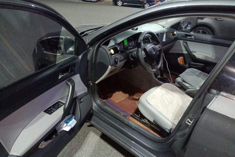 Used Skoda Rapid 2015 1.6L Automatic Smart Selection Model
