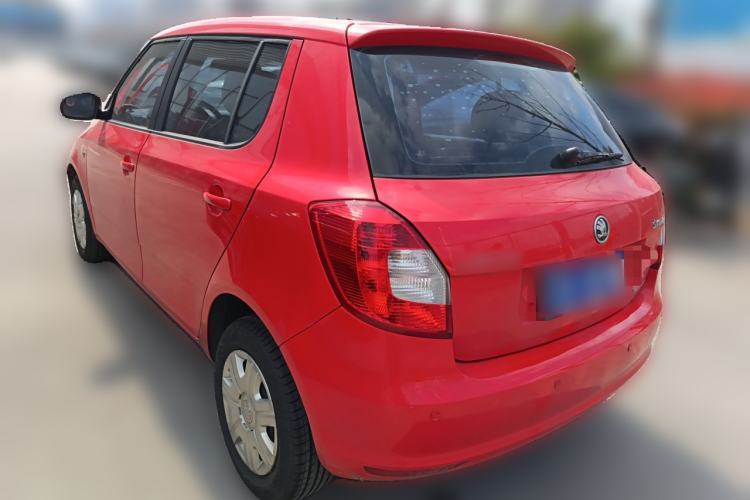 Used Skoda Fabia 2014 1.4L Automatic Crystal Edition Rear Left 45 Deg