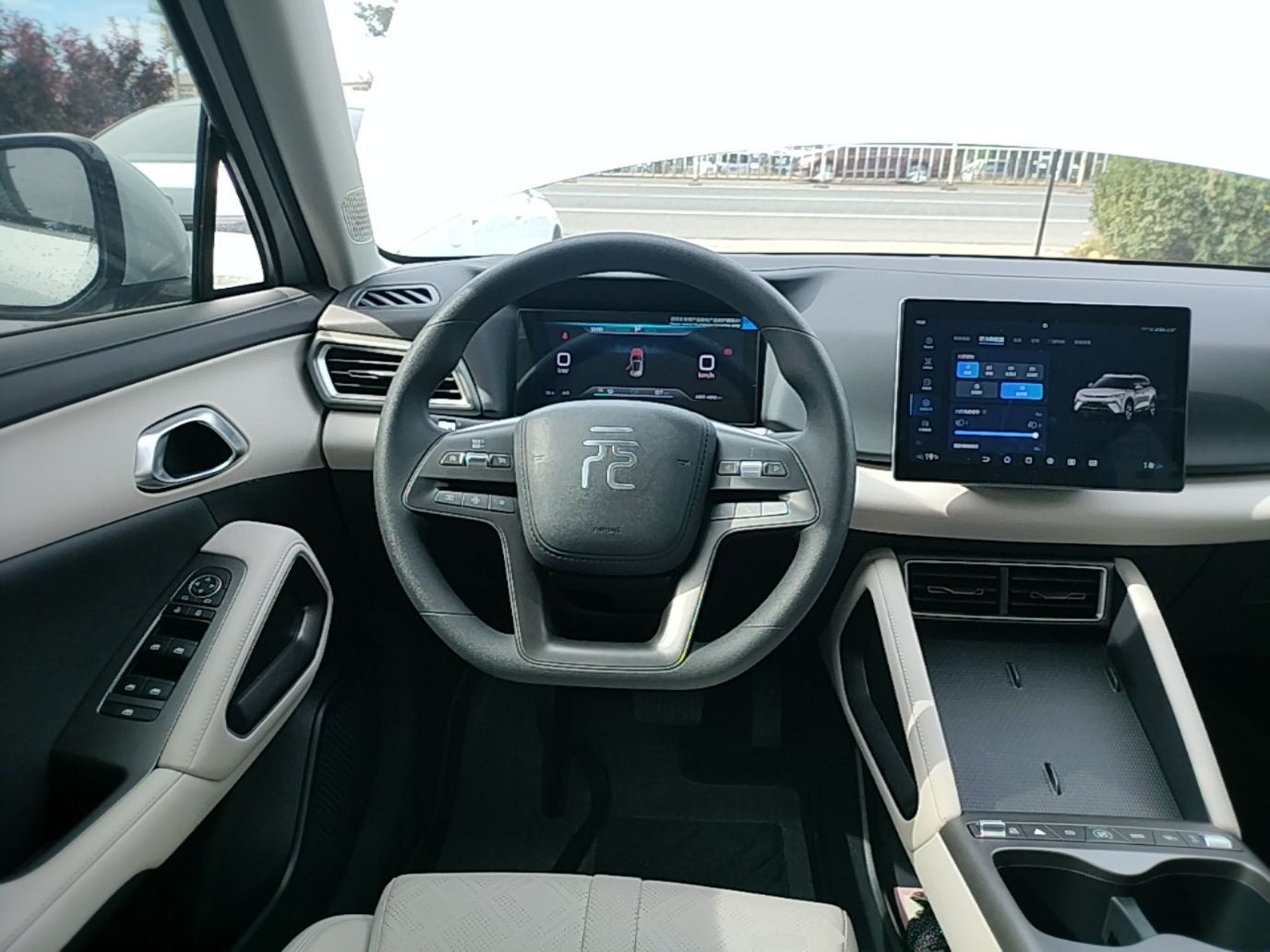 BYD Yuan UP 2025 Model 301KM Leading Version — снимка 13