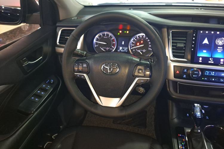 Used Toyota Highlander 2017 2.0T Four-Wheel Drive Luxury Edition 7 Seats