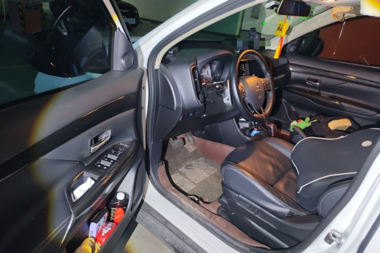 Used Mitsubishi Outlander 2016 2.4L 4x4 Luxury Edition 7-Seater