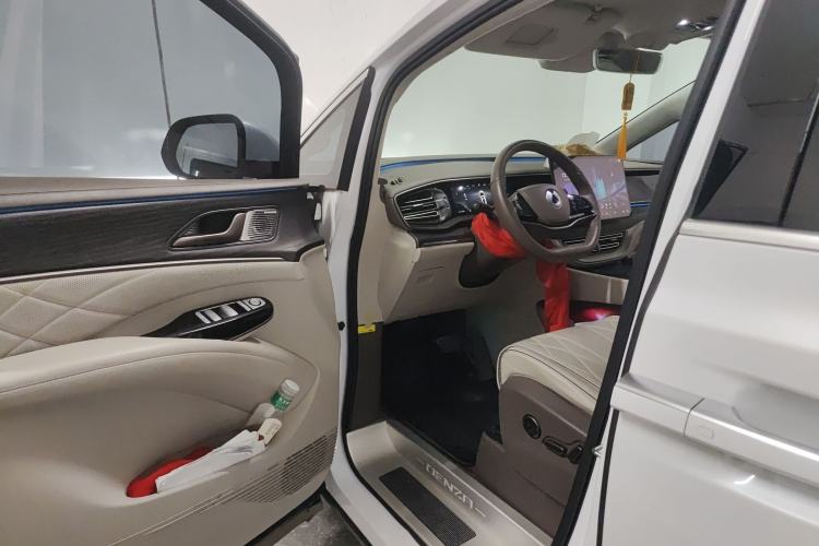 Used Denza D9 2022 DM-i 970 Four-Wheel Drive Flagship Model
