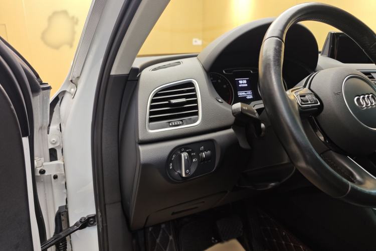 Used Audi Q3 2015 35 TFSI Millionth Anniversary Comfort Model Interior 2