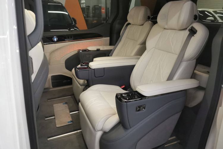 Used Zeekr 009 2024 Six-Seat Executive Version 4WD 108 kWh Left Rear Seat