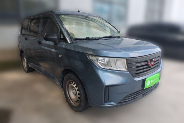 Used Wuling Hongguang PLUS 2020 1.5L Manual Standard Edition 5 Seats Front Right 45 Deg
