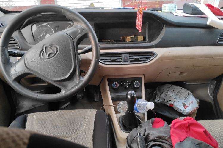 Used CHANGAN KUAYUE Xing V3 2023 1.5L Gasoline Comfort Edition 5-Seat Passenger Vehicle Center Console