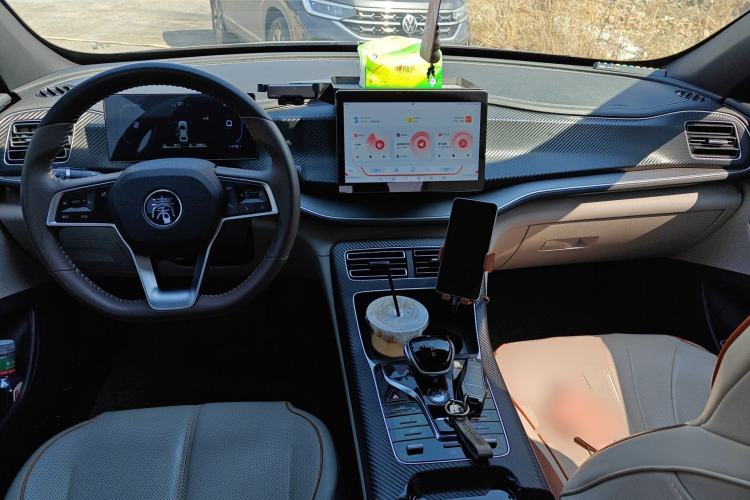 Used BYD Qin PLUS 2023 Champion Edition DM-i 120KM Leading Model Center Console