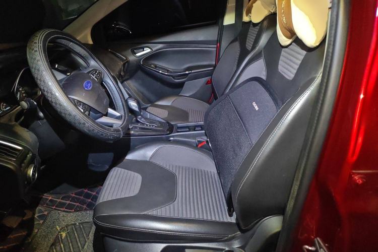 Used Ford Focus 2018 Two-Door Classic EcoBoost 125 Automatic Supercharged Style SmartDrive Edition Left Front Seat