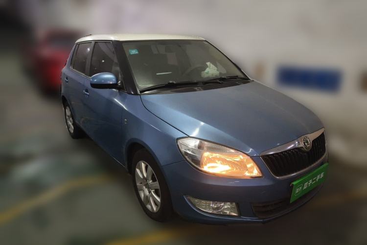 Used Skoda Fabia 2012 1.4L Automatic Crystal Edition Front Right 45 Deg