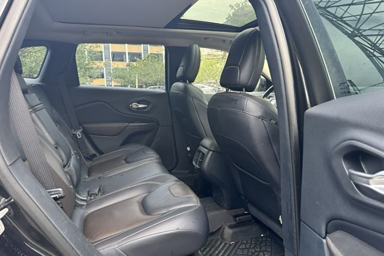 Used Jeep Cherokee 2017 2.0L Superior Edition