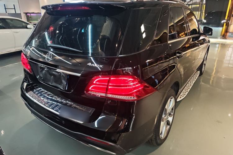 Used Mercedes-Benz GLE 2017 GLE 320 4MATIC Dynamic Model Rear Right 45 Deg