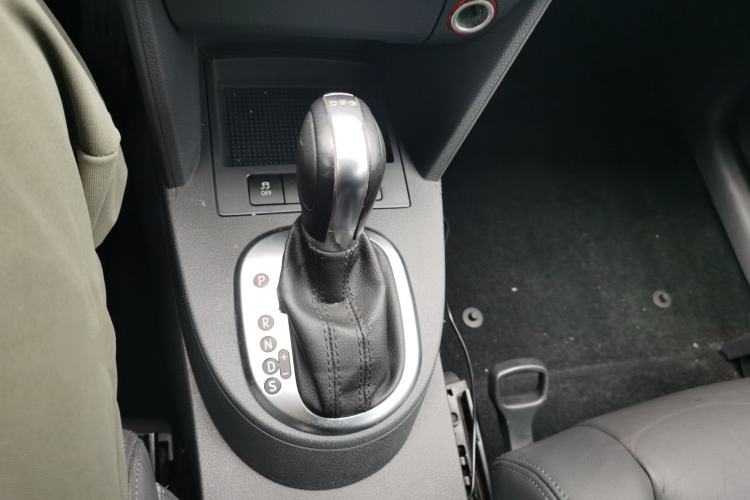 Used Volkswagen Touran 2015 1.4T DSG Comfort Edition 5 Seats Gear Lever