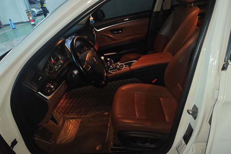 Used BMW 5 Series 2014 520Li Elegant Model
