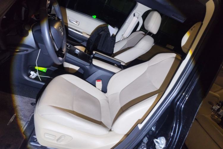 Used Toyota SIENNA 2023 2.5L Hybrid Deluxe Edition Left Front Seat