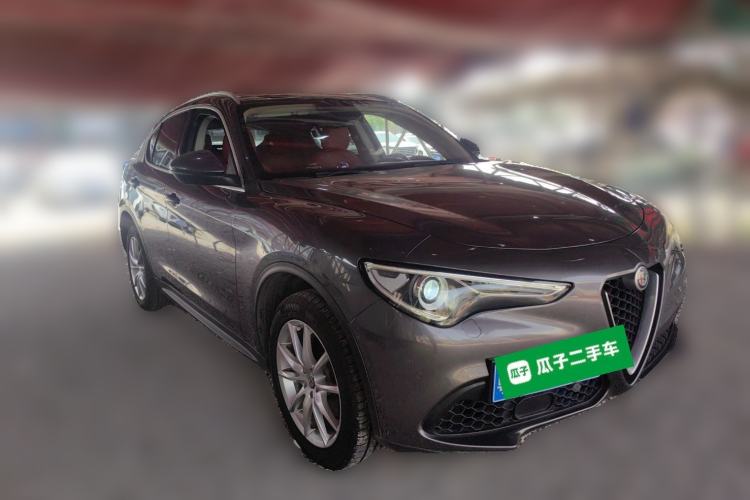 Used Alfa Romeo Stelvio 2017 2.0T 200HP Luxury Edition Front Right 45 Deg