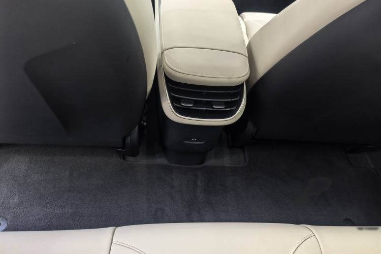 Used Nio ET5T 2025 75 kWh Touring Interior 7