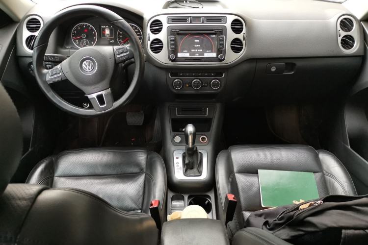 Used Volkswagen Tiguan 2015 1.8TSI Automatic All-Wheel-Drive Luxury Model Center Console