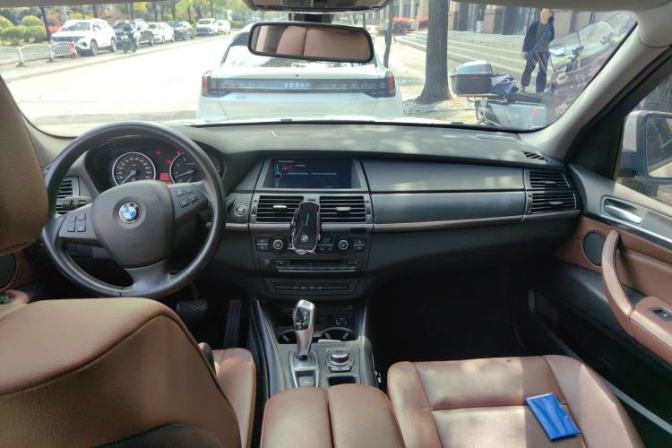 Used BMW X5 2011 xDrive35i Leading Model Center Console