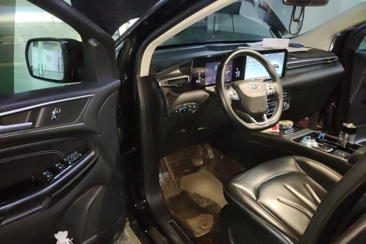 Used Ford Edge 2021 PLUS EcoBoost 245 Two-Wheel-Drive Platinum Edition 5 Seats
