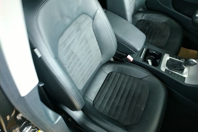 Used Volkswagen Magotan 2015 1.8TSI Luxury Model Right Front Seat