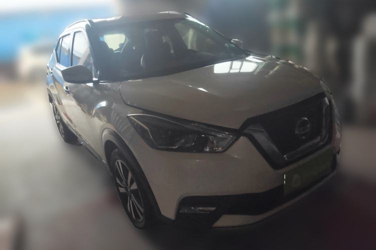 Used Nissan Kicks 2017 1.5L CVT Smart Drive Edition Front Right 45 Deg