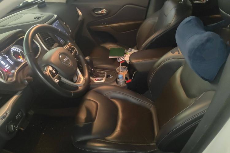 Used Jeep Cherokee 2016 2.4L Leading Edition Left Front Seat