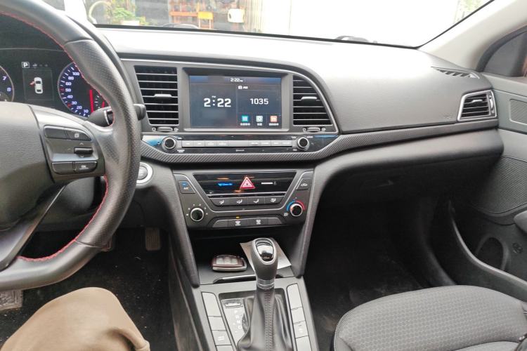 Used Hyundai Elantra (6th Generation / Lingdong) 2018 1.4T Dual-Clutch Xuan Dong · Dynamic Edition Center Console