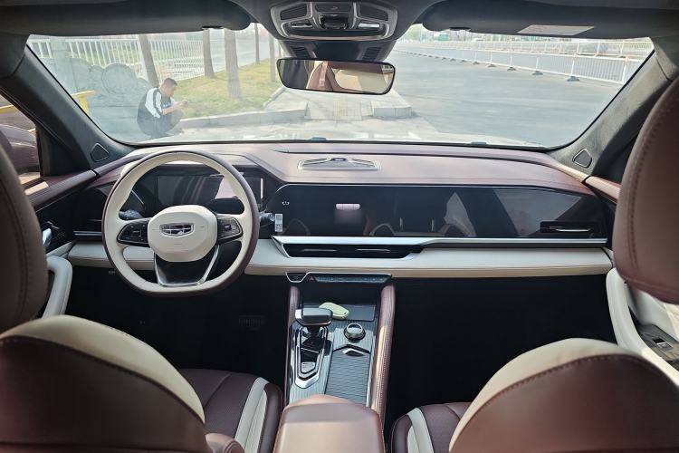 Used Geely Auto Monjaro L 2024 2.0TD High-Power Automatic Two-Wheel Drive Yunqi Version Center Console