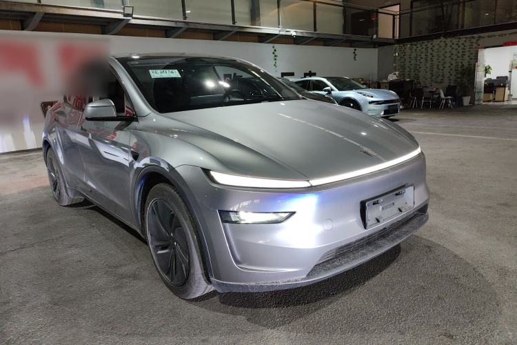 Used Tesla Model Y 2025 Rear-Wheel-Drive Version Front Right 45 Deg