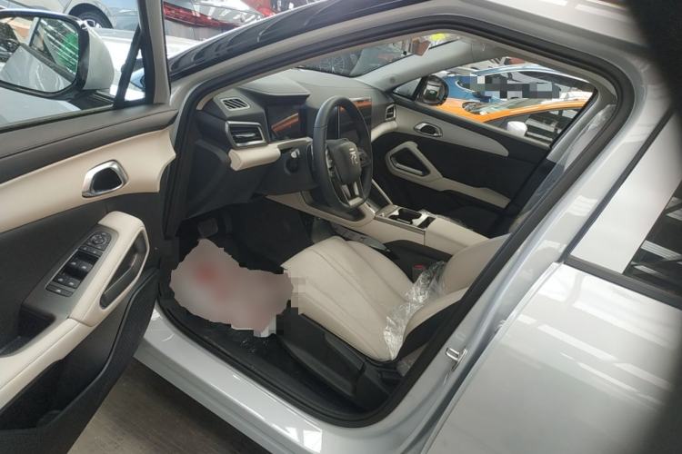 Used BYD Yuan UP 2025 Intelligent Driving Version 401 KM Dynamic Edition
