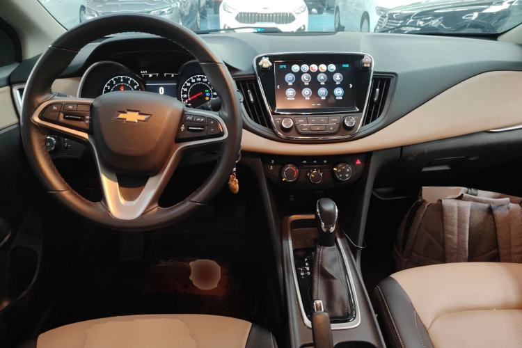 Used Chevrolet Monza 2020 320 Automatic Enjoyment Edition Center Console