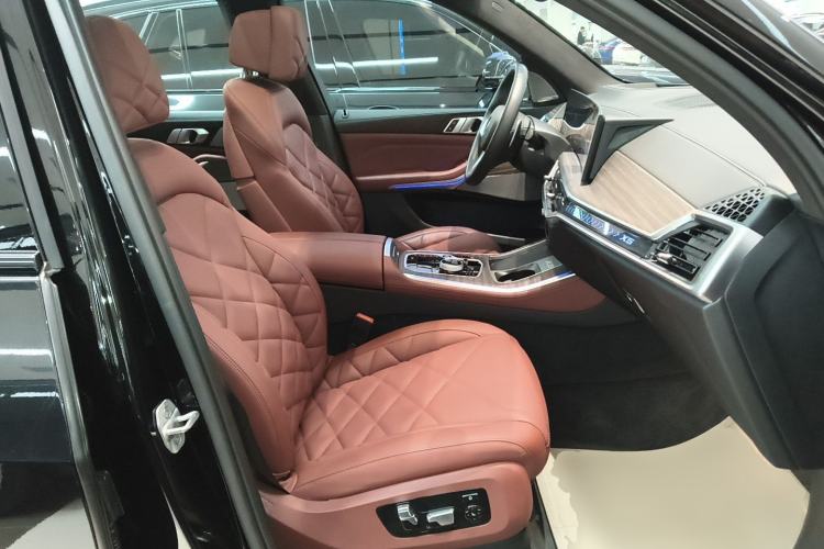 Used BMW X5 2023 xDrive 40Li M Sport Night Edition Package Right Front Seat