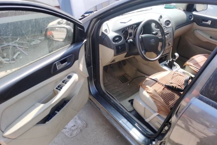 Used Ford Focus 2013 Sedan Classic 1.8L Manual Base Model