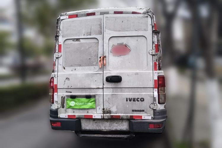 Used Iveco Daily 2017 2.8T V40 Cargo Van Mid-Roof 3/6 Seats 43S5