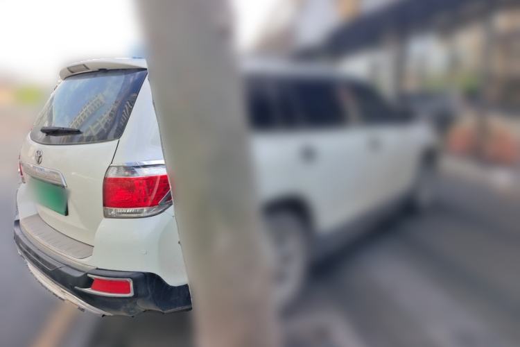 Used Toyota Highlander 2013 2.7L Two-Wheel Drive 5-Seater Purple Gold Edition Rear Right 45 Deg