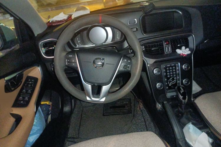 Used Volvo V40 2019 T3 Zhiyi Edition
