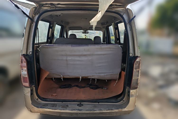 Used Wuling Rongguang V 2015 1.5L Base Version Trunk